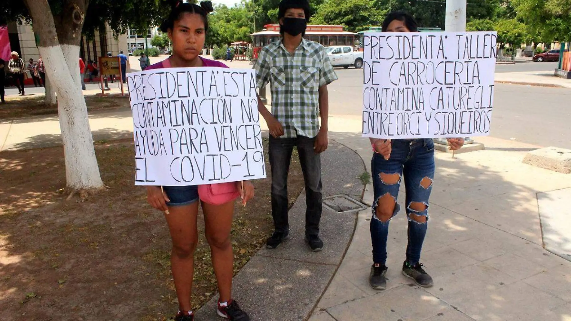 230720- Protesta de familia por taller- Anny Peñuñuri (2)